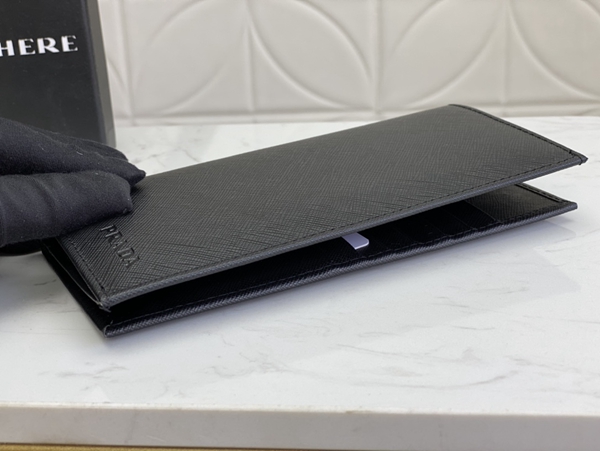 プラダ財布コピー側面デザイン